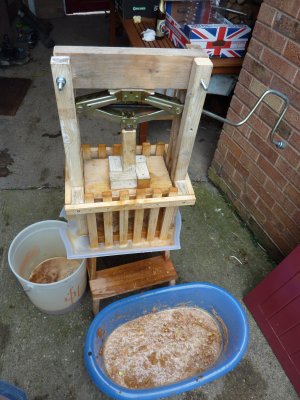 DIY Cider Press Setup - cheap, simple to make from our plans, easy to use and very effective @ www.jamesandtracy.co.uk