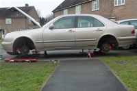 How to Jack Up the Mercedes & Other Cars with 1 to 4 wheels off the ground  @ www.jamesandtracy.co.uk
